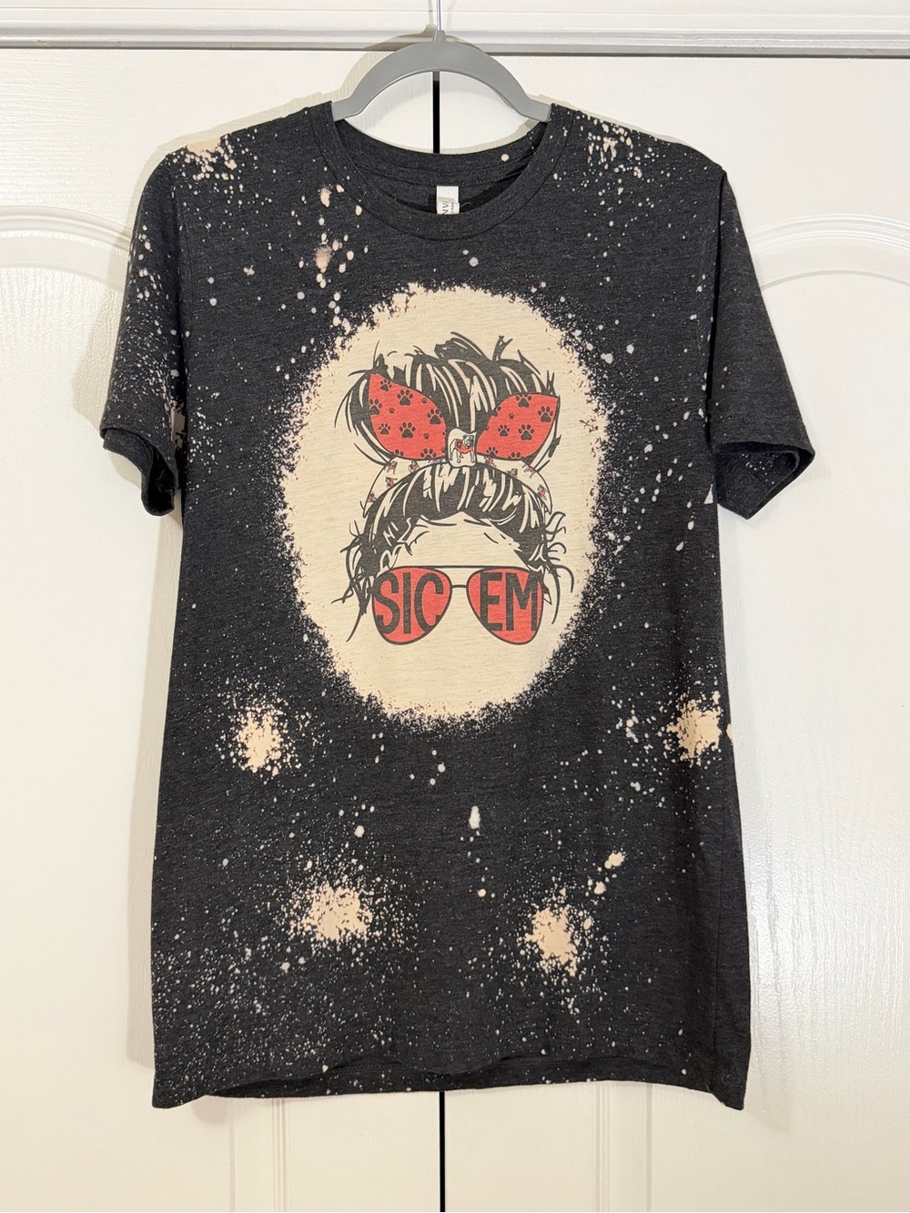 Women’s UGA cute t-shirt size medium ❤️🐾🖤